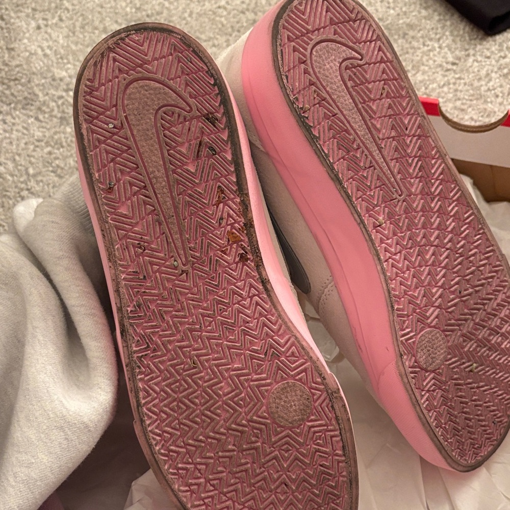 Nike Women's Light Pink and Gray Sneakers - Picture 5 of 8